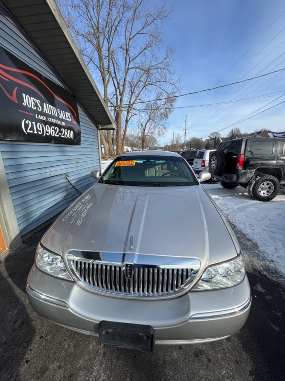 2009 Lincoln Town Car Image 2
