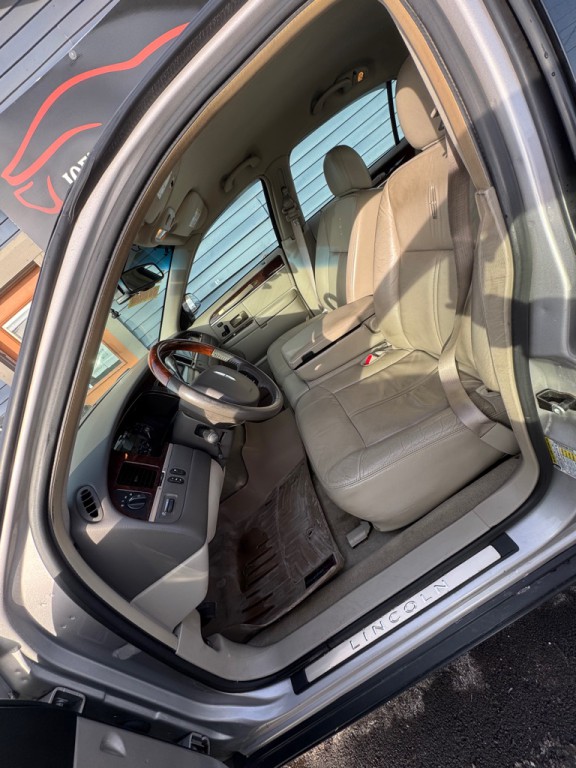 2009 Lincoln Town Car Image 10