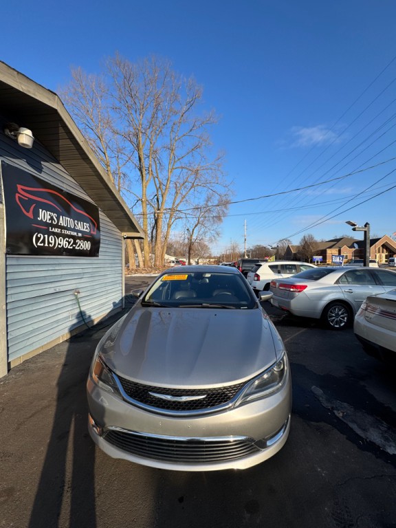 2016 Chrysler 200 Image 2