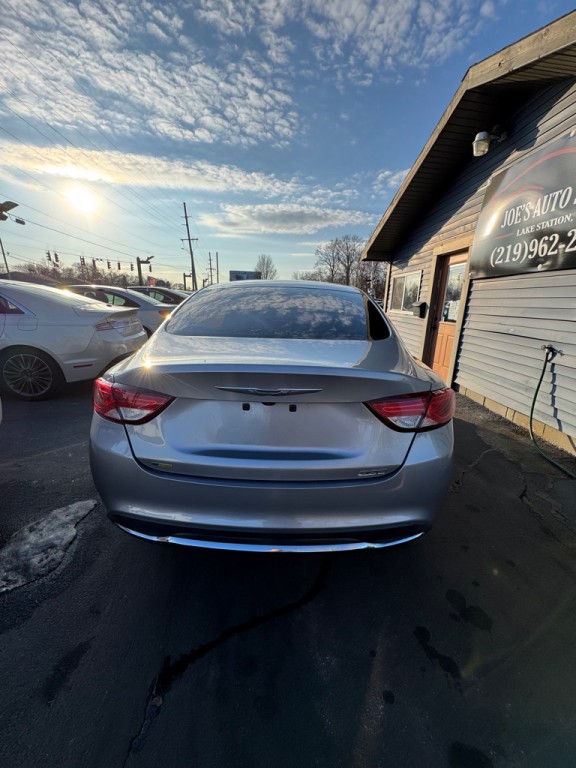 2016 Chrysler 200 Image 5