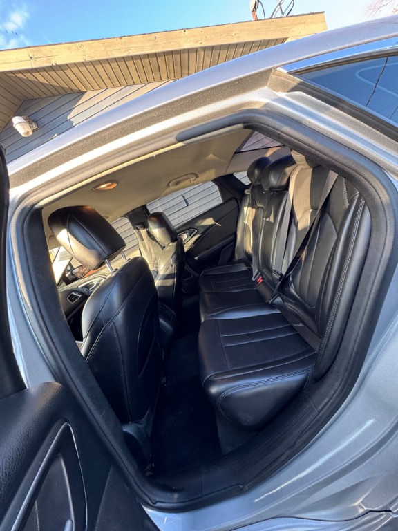 2016 Chrysler 200 Image 10