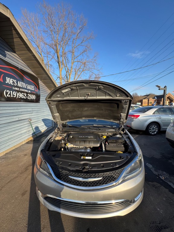 2016 Chrysler 200 Image 11