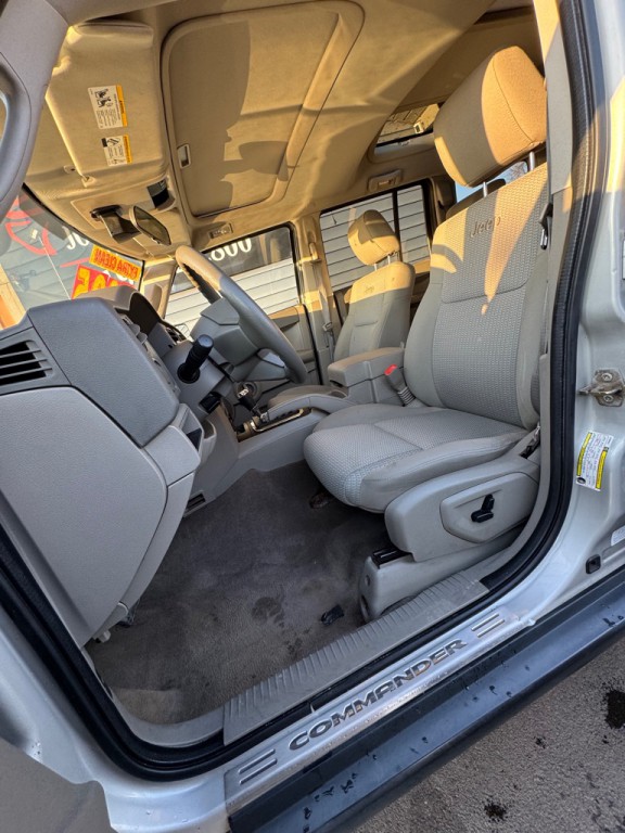 2007 Jeep Commander Image 8