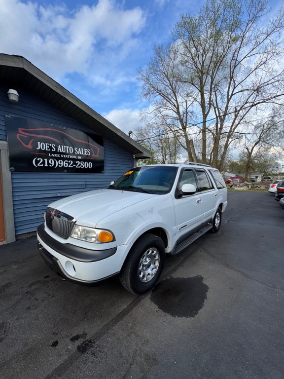 1999 Lincoln Navigator Image 1