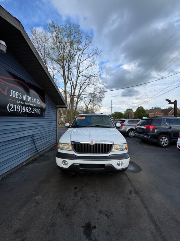 1999 Lincoln Navigator Image 2