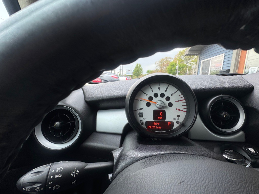 2013 MINI Cooper Image 17