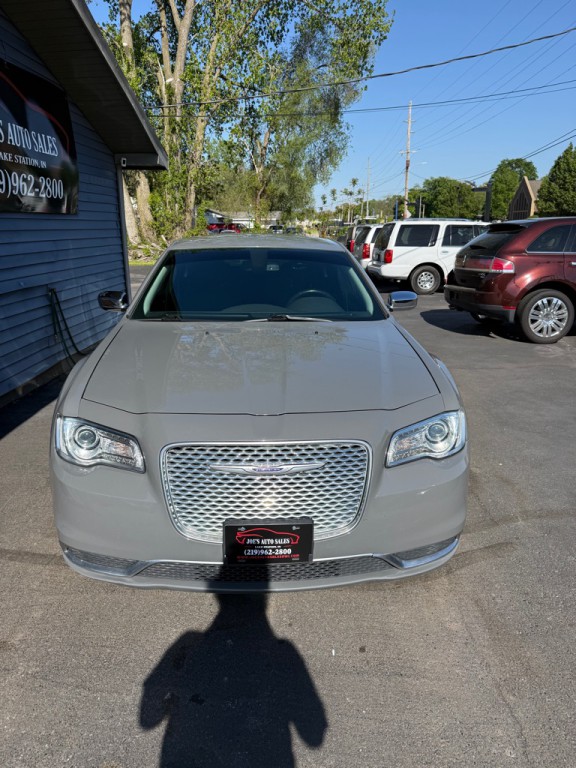 2019 Chrysler 300 Image 2