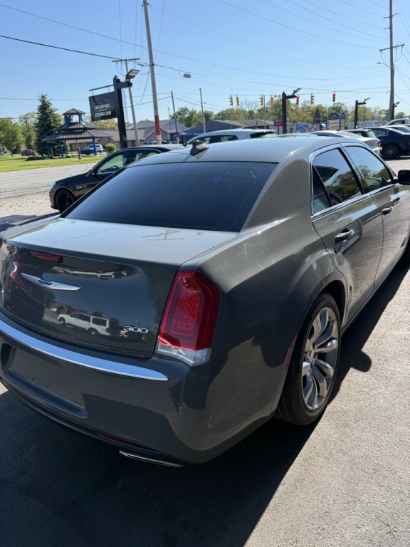 2019 Chrysler 300 Image 5