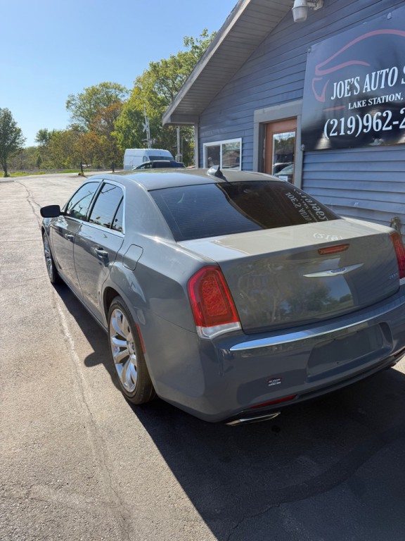 2019 Chrysler 300 Image 6