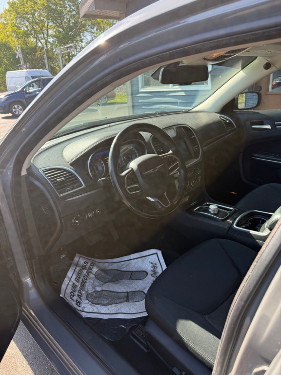 2019 Chrysler 300 Image 7