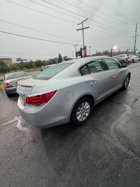 2010 Buick Lacrosse Image 4