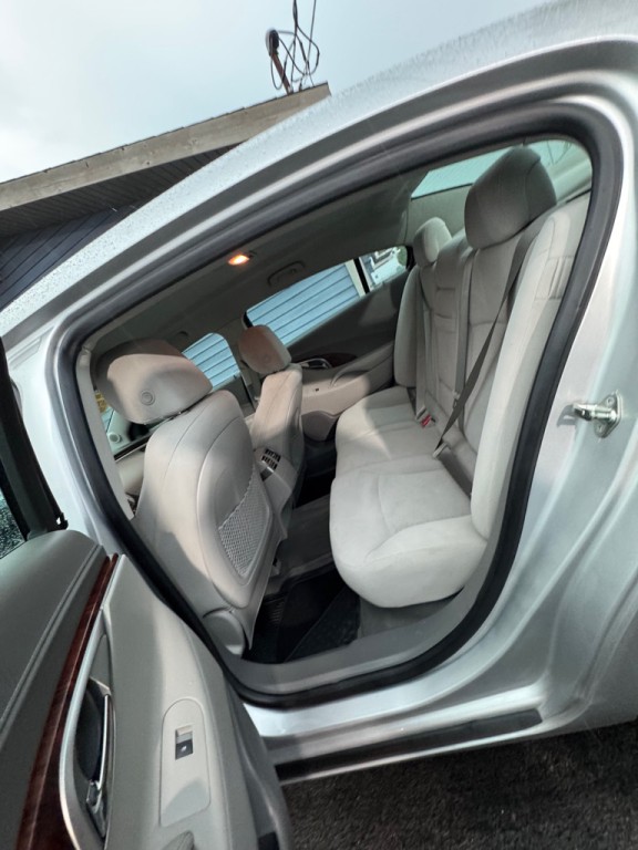 2010 Buick Lacrosse Image 9