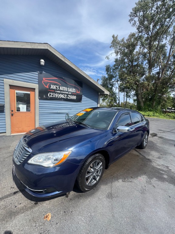2013 Chrysler 200 Image 1