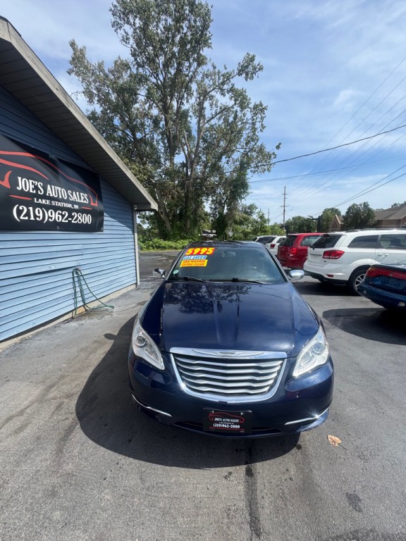2013 Chrysler 200 Image 2
