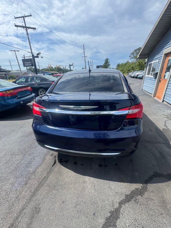 2013 Chrysler 200 Image 5