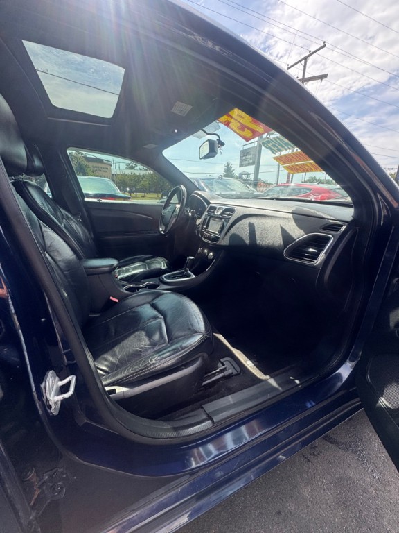 2013 Chrysler 200 Image 11