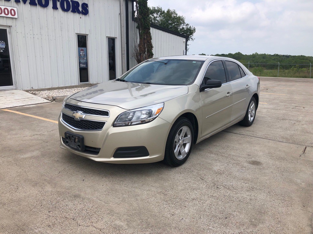 2013 Chevrolet Malibu Image 2