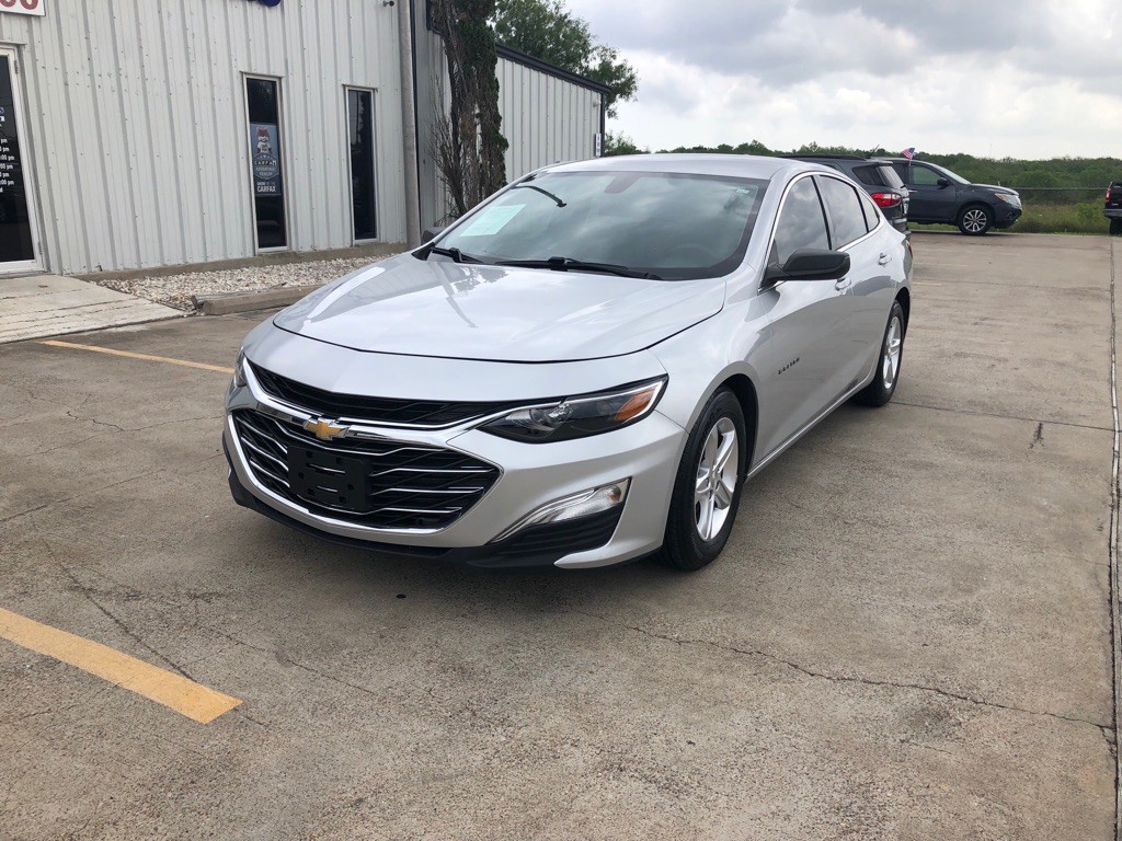 2021 Chevrolet Malibu Image 2