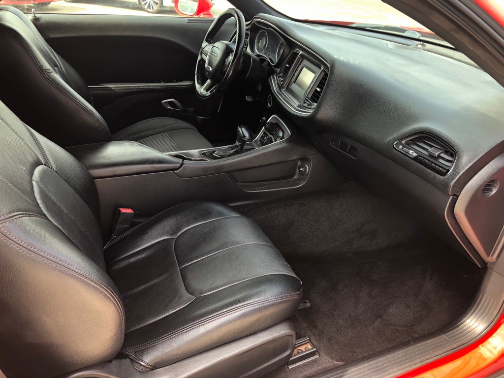 2015 Dodge Challenger Image 9