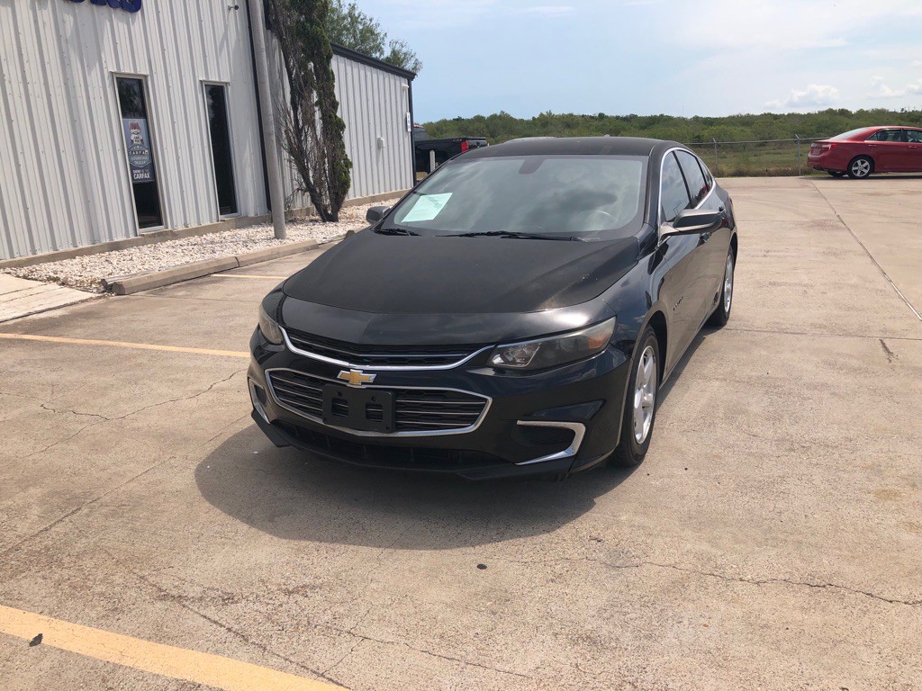 2016 Chevrolet Malibu Image 2
