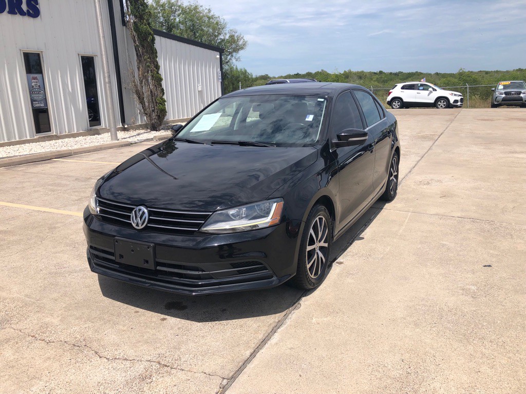 2017 Volkswagen Jetta Image 2