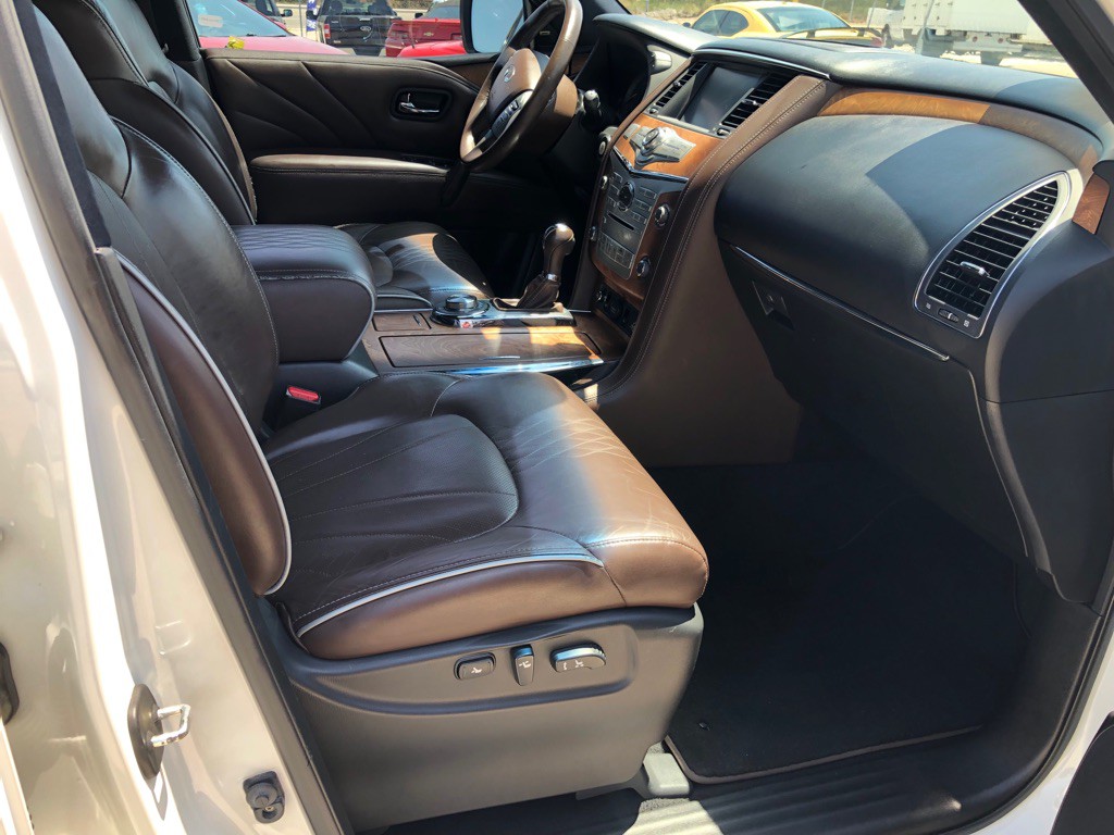 2015 INFINITI QX80 Image 12