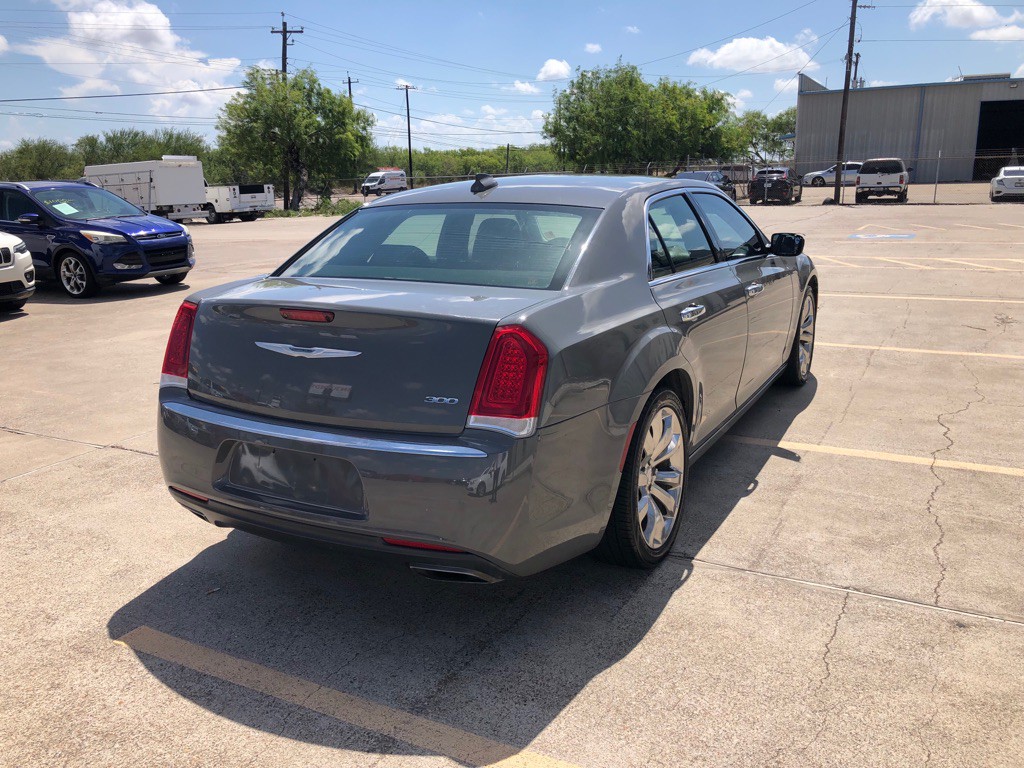 2018 Chrysler 300 Image 4