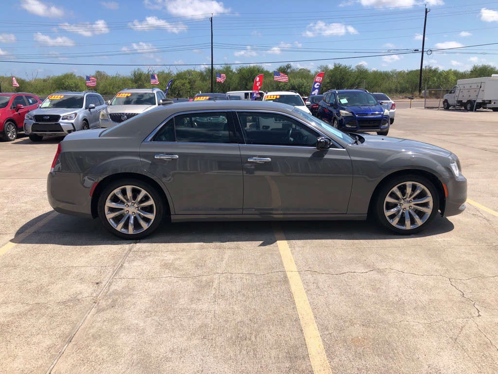 2018 Chrysler 300 Image 5