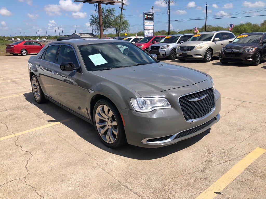 2018 Chrysler 300 Image 6