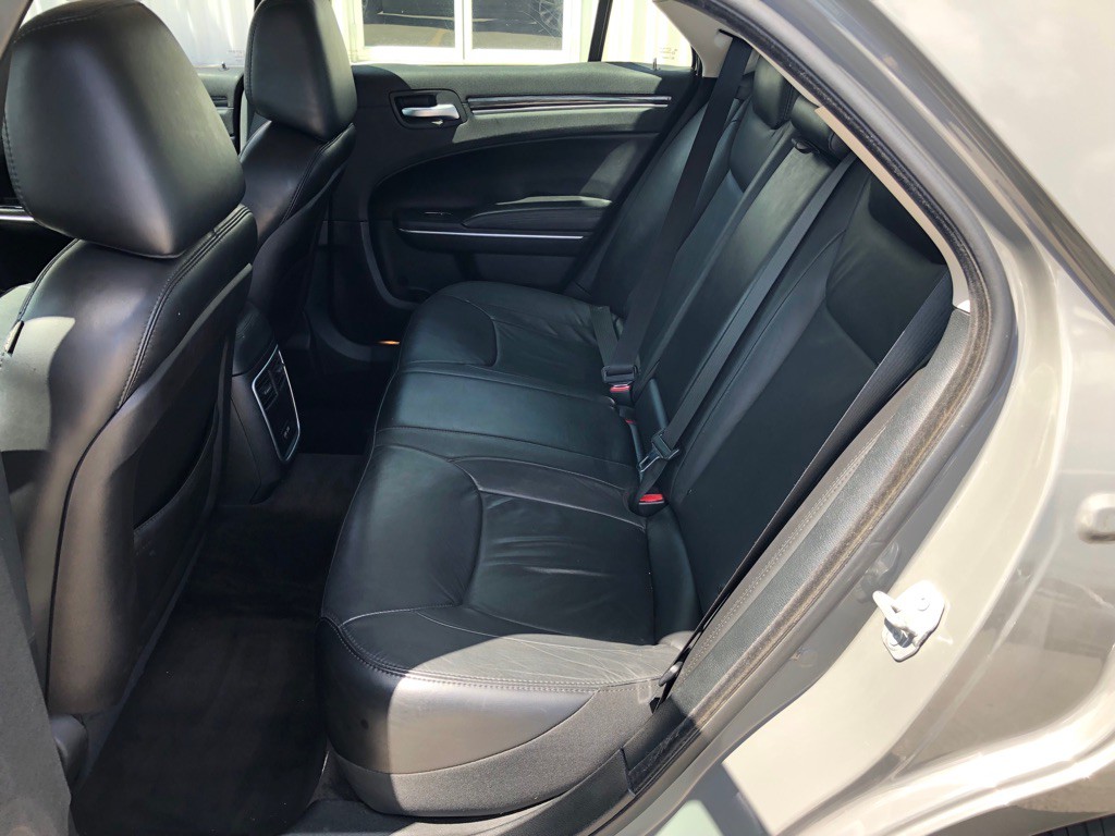 2018 Chrysler 300 Image 8