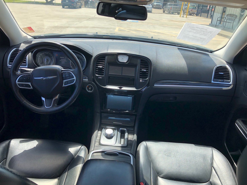 2018 Chrysler 300 Image 11