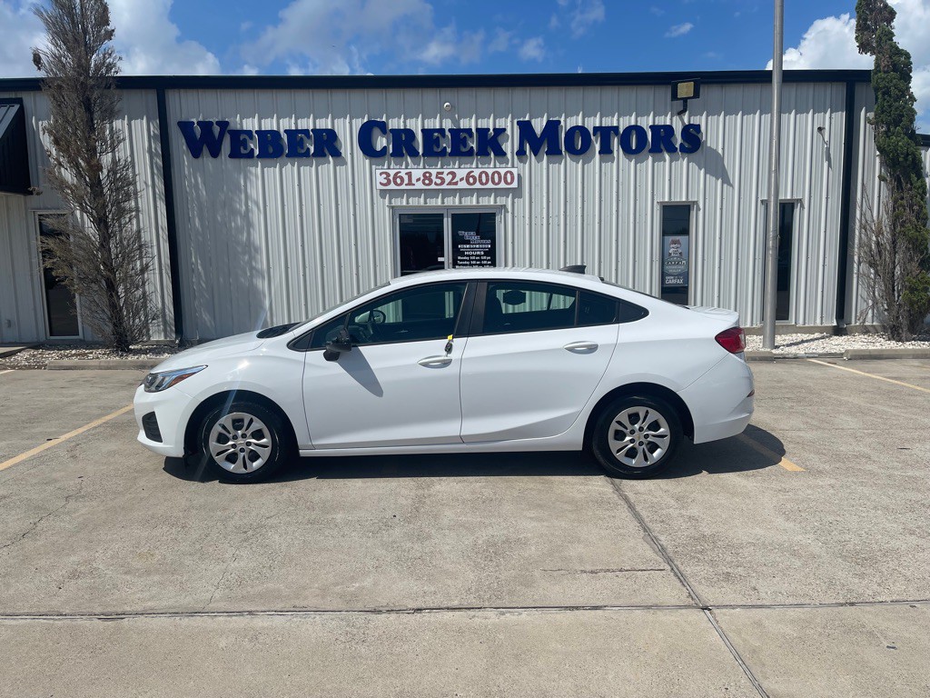 2019 Chevrolet Cruze Image 1