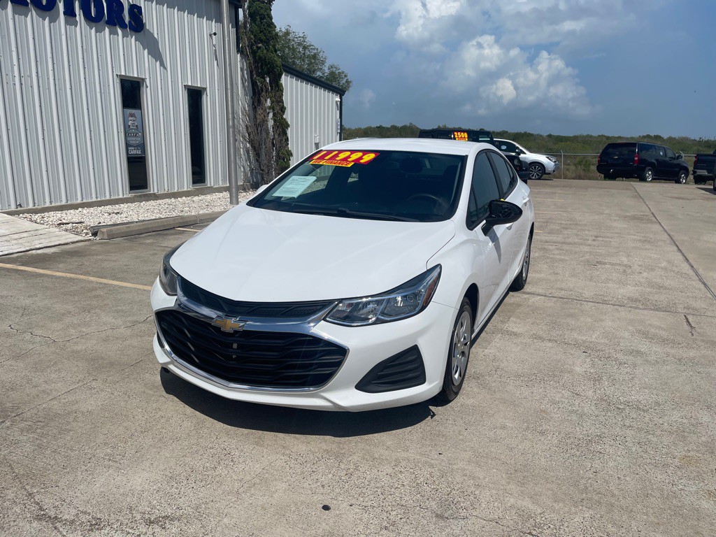 2019 Chevrolet Cruze Image 2