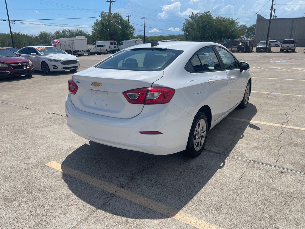 2019 Chevrolet Cruze Image 4