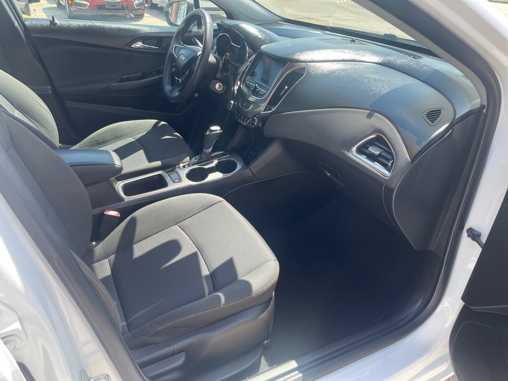 2019 Chevrolet Cruze Image 9
