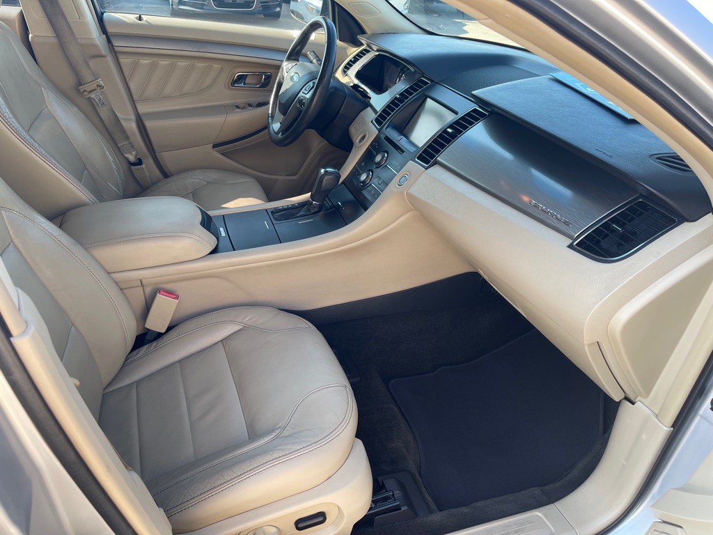 2014 Ford Taurus Image 9