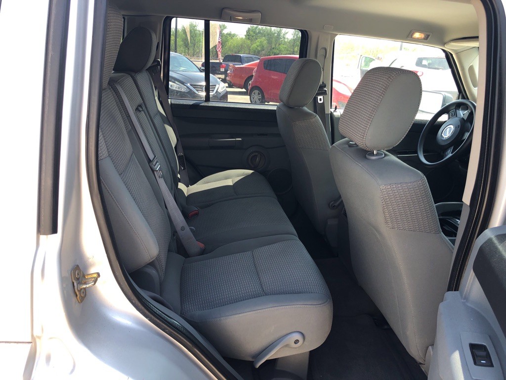 2006 Jeep Commander Image 9