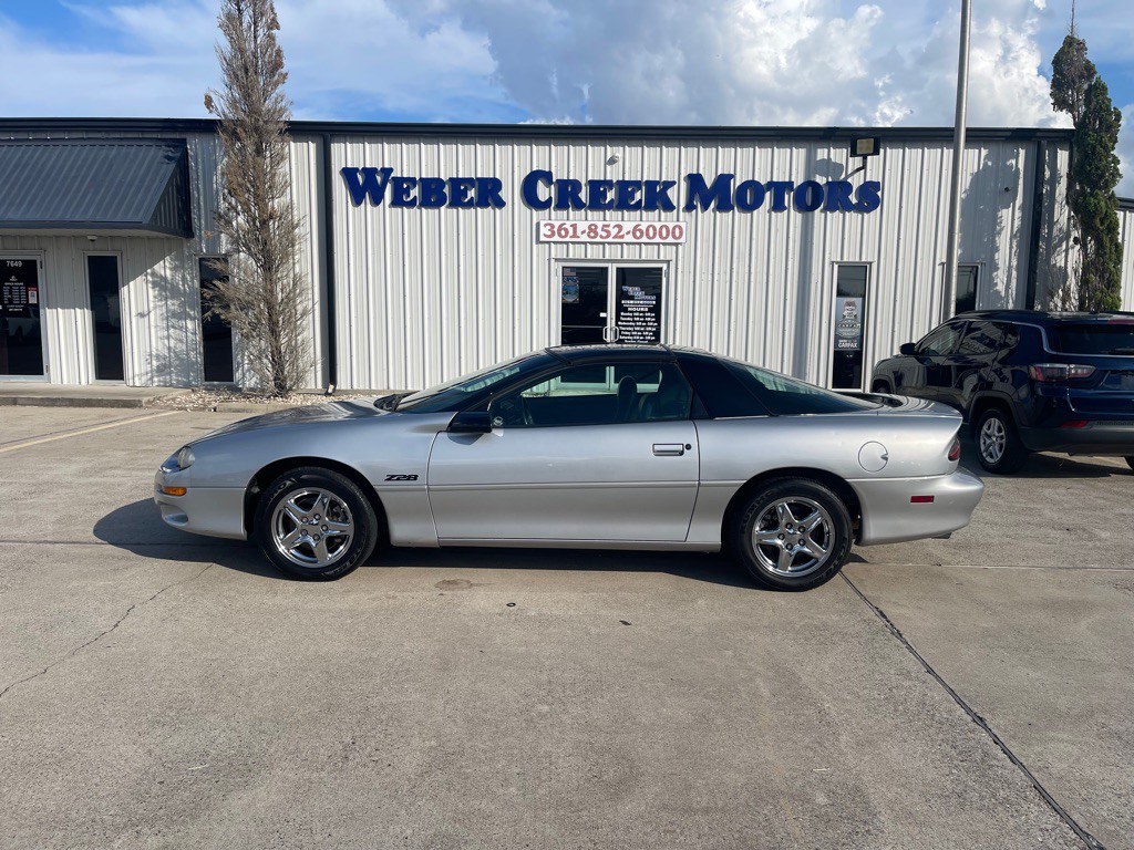 1998 Chevrolet Camaro Image 1