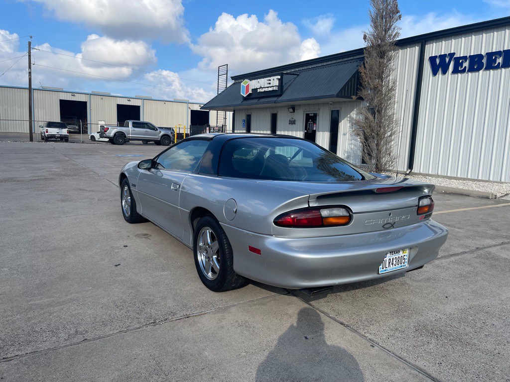 1998 Chevrolet Camaro Image 3