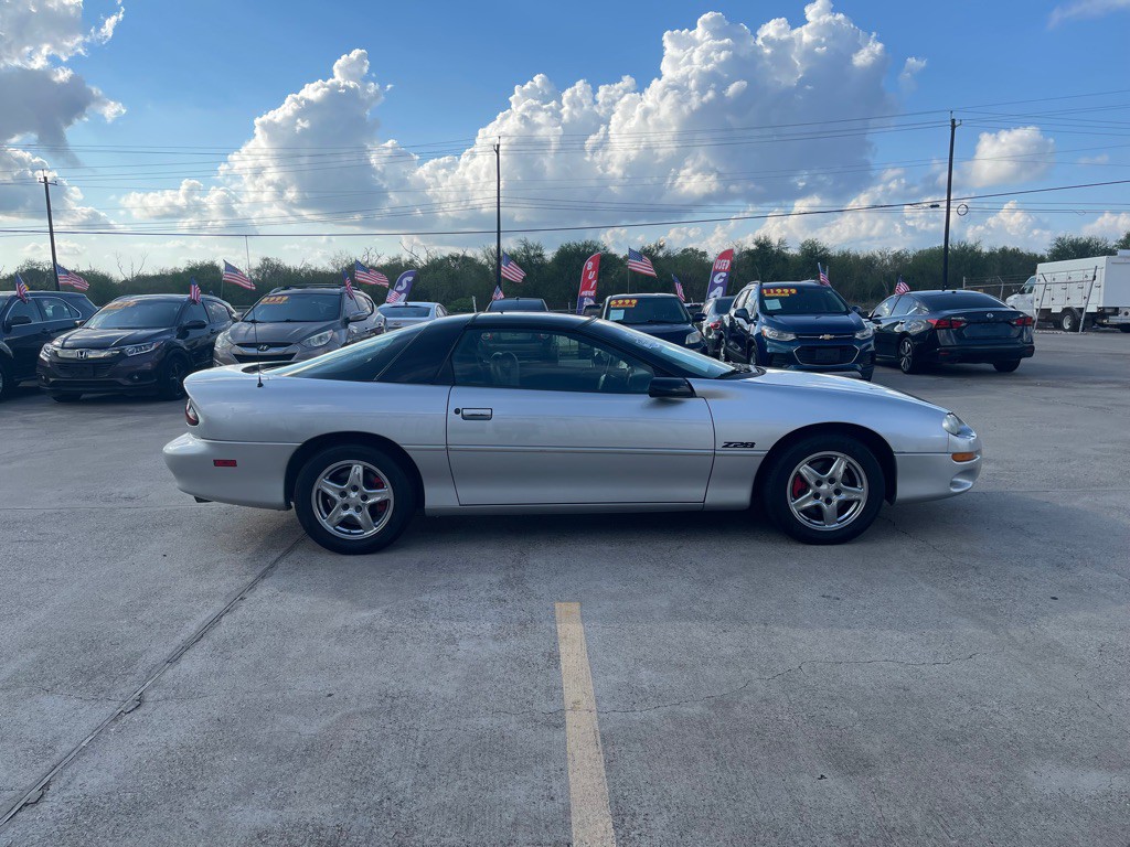 1998 Chevrolet Camaro Image 5