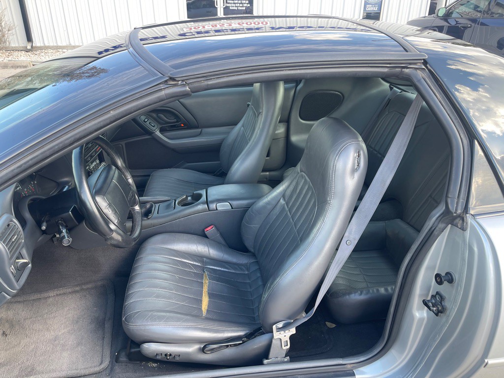 1998 Chevrolet Camaro Image 8