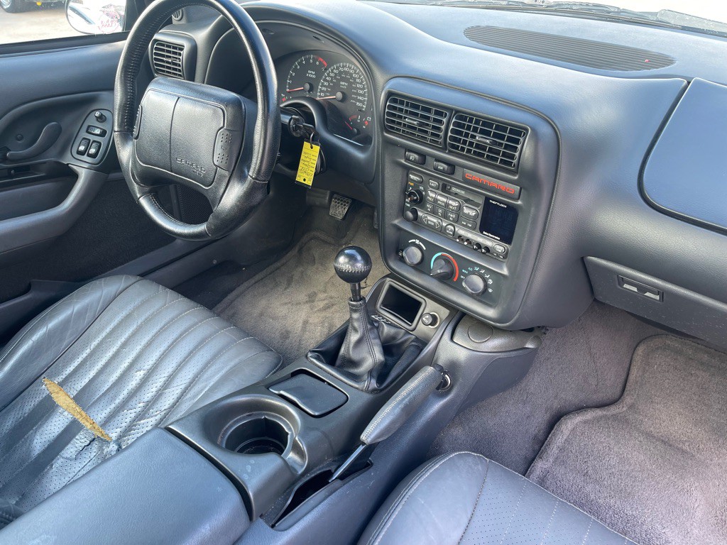 1998 Chevrolet Camaro Image 11