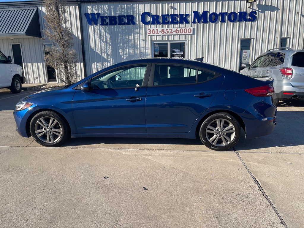 2017 Hyundai Elantra Image 1