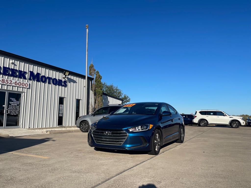 2017 Hyundai Elantra Image 2