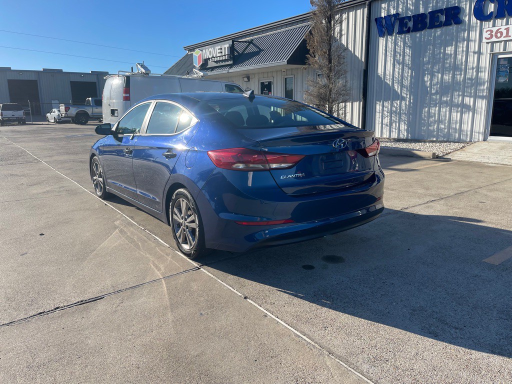 2017 Hyundai Elantra Image 3