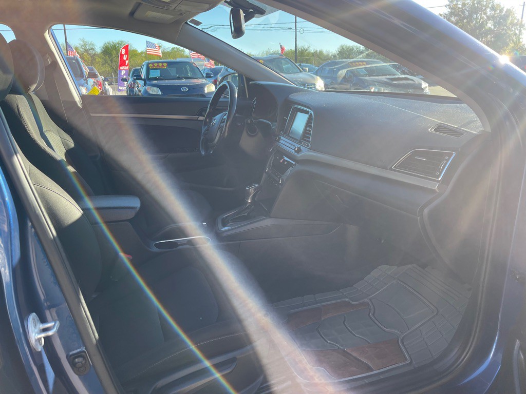2017 Hyundai Elantra Image 9
