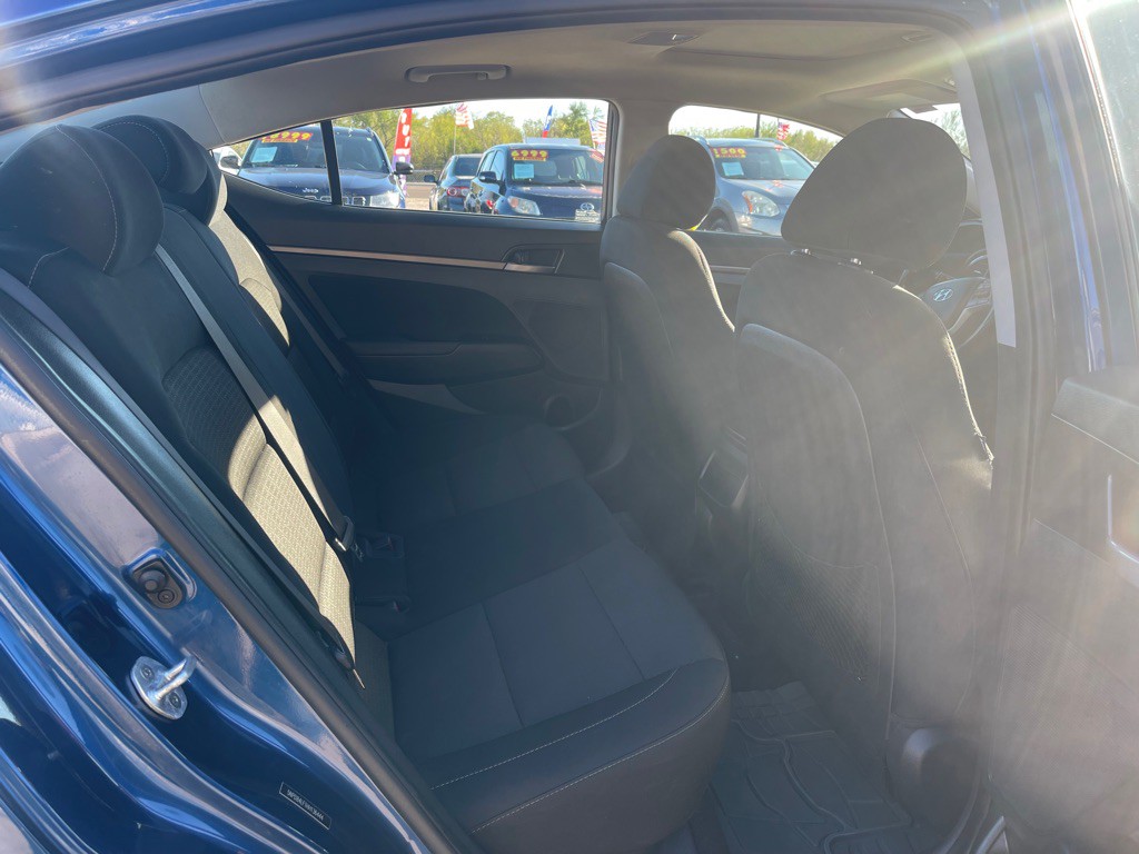 2017 Hyundai Elantra Image 10