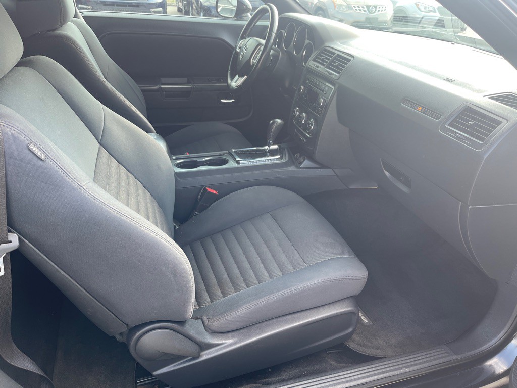 2013 Dodge Challenger Image 9