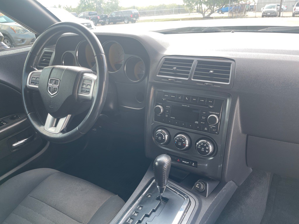 2013 Dodge Challenger Image 10