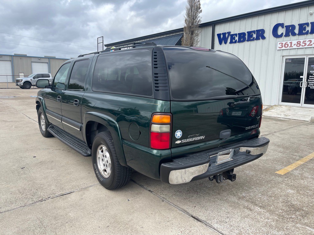 2004 Chevrolet Suburban Image 3